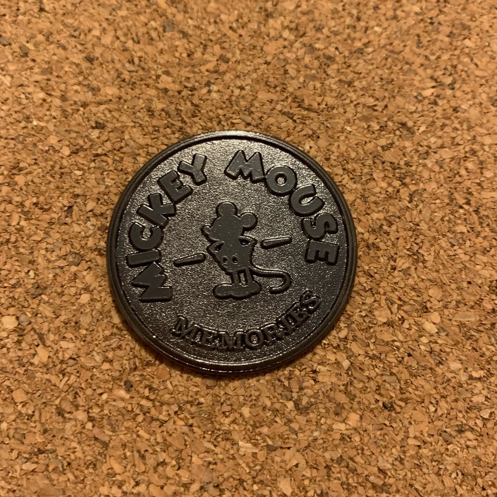 Disney Mickey Mouse Memories Trading Pin.